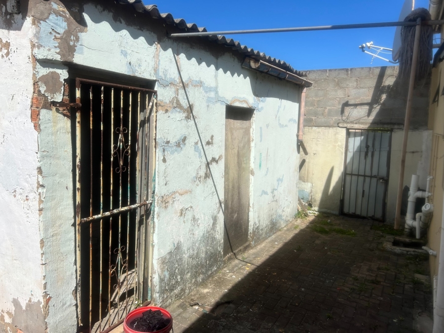 6 Bedroom Property for Sale in Quigney Eastern Cape